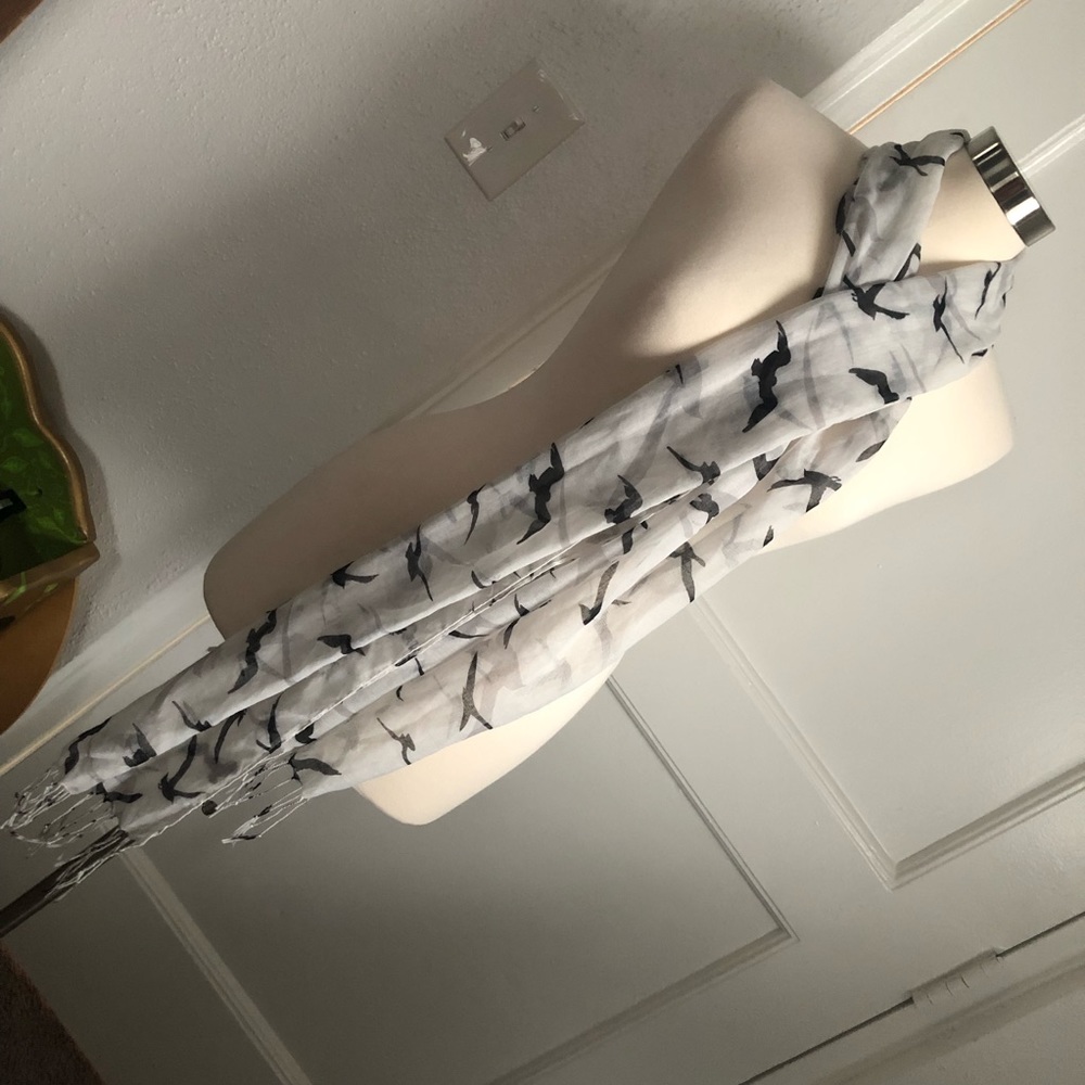 5/$20 White scarf with black birds